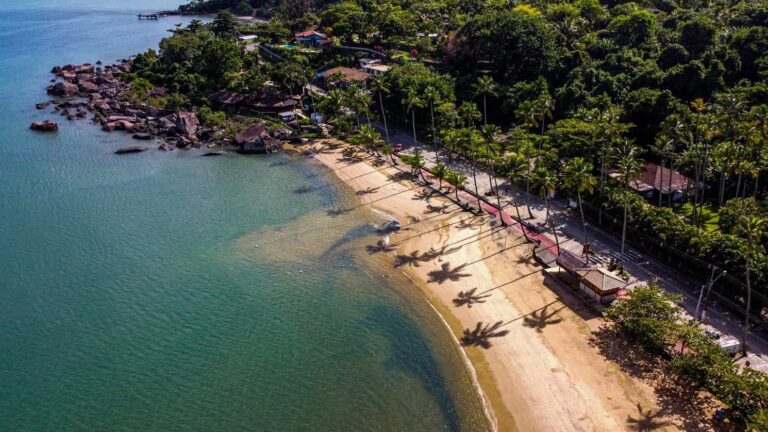 Ilhabela Esconde Segredo em Praia de Sons Mágicos