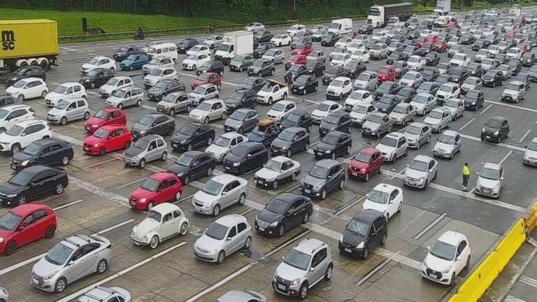 Anchieta e Imigrantes: 350 mil veículos se preparam para feriado