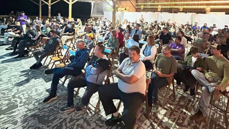 Oficina de boas práticas de observação de baleias em São Sebastião