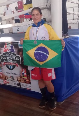 Maíra Alexandre, de Caraguatatuba, conquista título internacional no boxe