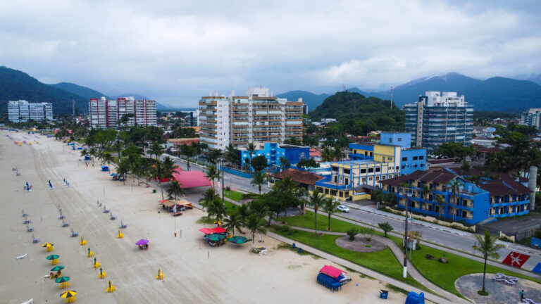 Bertioga busca organizar comércio em praias