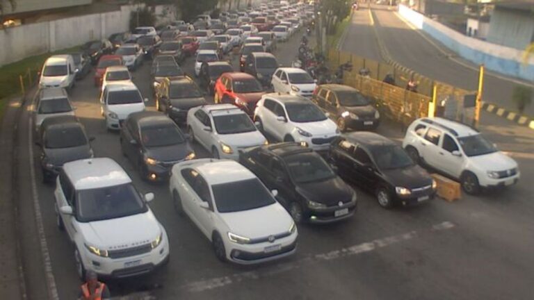 Litoral Norte SP continua com problemas de trânsito