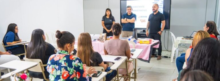 Alunos do curso de Assistente Administrativo recebem certificação
