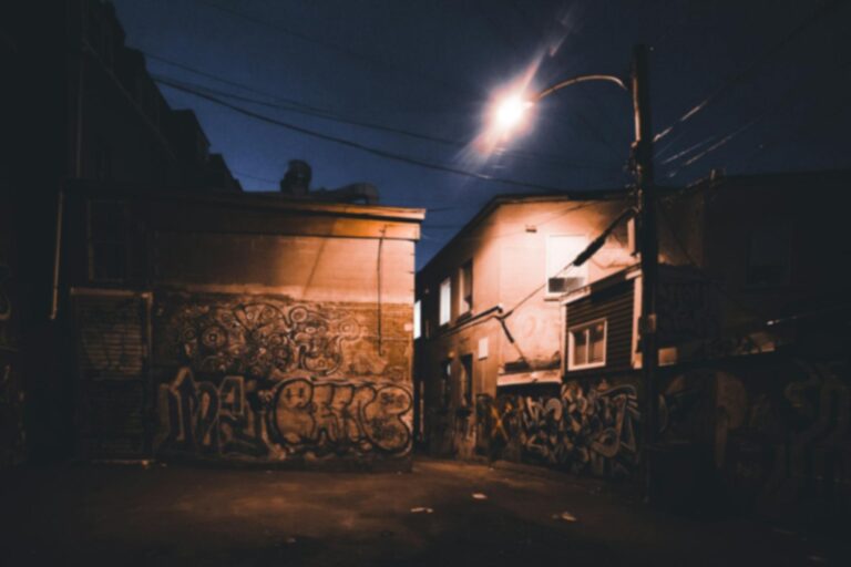 Ilhabela enfrenta vandalismo e furto de cabos de iluminação