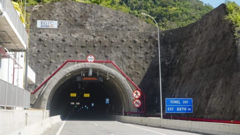 Tráfego em mão dupla por pista alternativa em Caraguatatuba