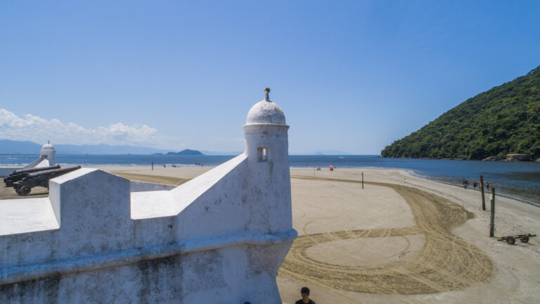Fortaleza da Forte São João em Bertioga passa