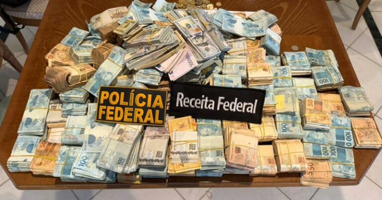 PF encontra R$ 1 milhão com auditora da Receita