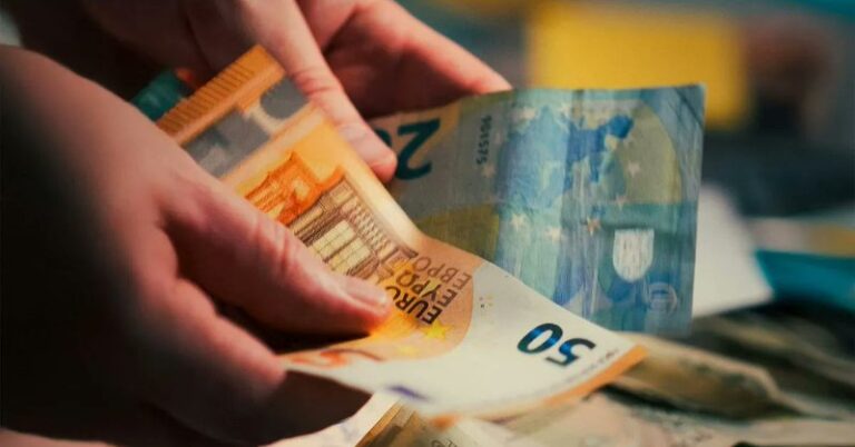 O que faz a inflação subir e descer?