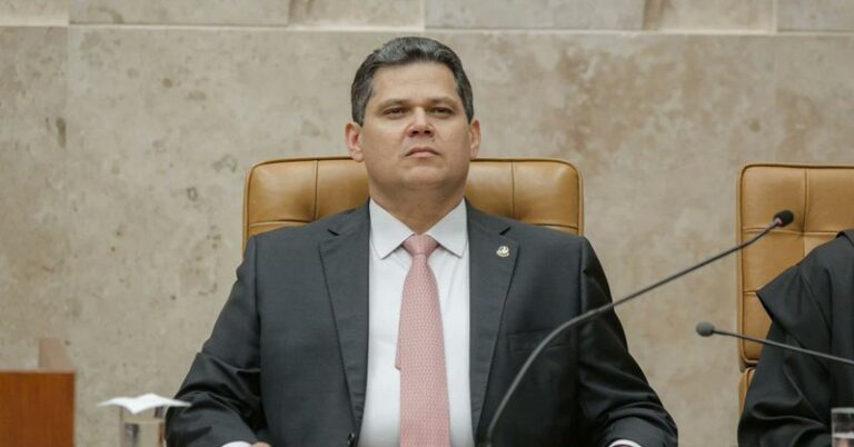 Alcolumbre avalia encontro institucional com Messias após sabatina