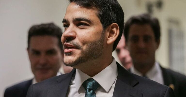 Jorge Messias afirma cumprir lei sobre casamento homoafetivo