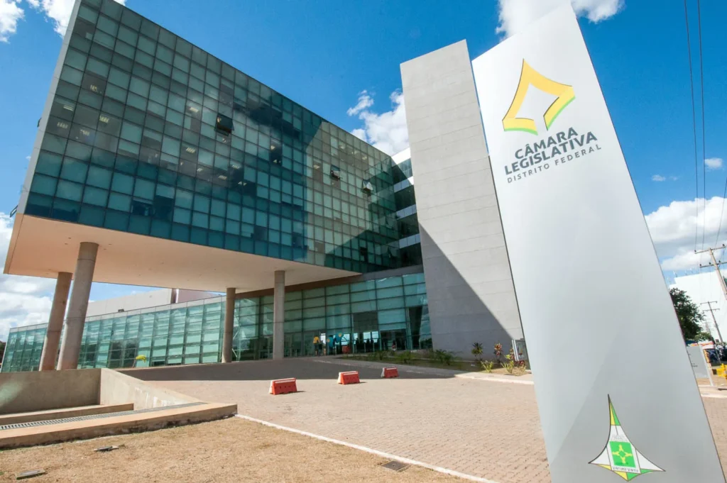 Legislativo Desprezado: BRB Sente Fogo na CLDF