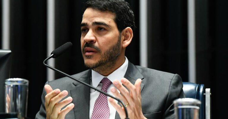 Messias elogia ministro Mendonça sem críticas