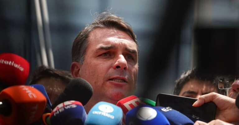Flávio Bolsonaro vincula rejeição de Messias a Lula