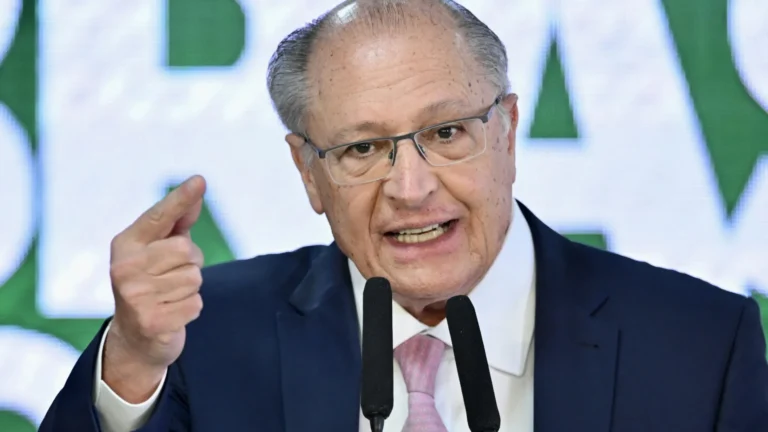 Alckmin diz estar satisfeito com vice na chapa de Lula