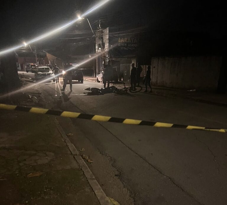 Jovem de 22 anos é morto a tiros em via pública no Caputera, em Caraguatatuba; homem confessa o crime e alega que defendeu o pai