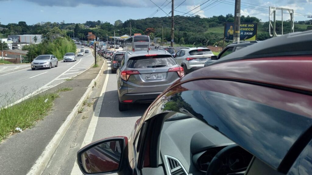 Descida para o litoral: Mogi-Bertioga, Rio-Santos e Padre Manoel aguardam mais de 800 mil veículos no feriado