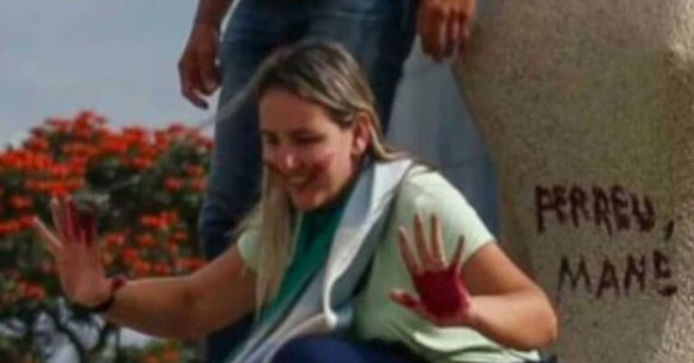 Débora do Batom pede redução de pena após mudança