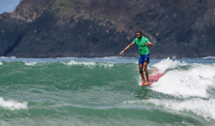 Surfistas do Litoral Norte conquistam medalhas de bronze