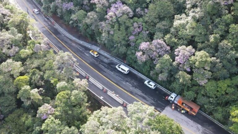 Trânsito flui sem bloqueios na Mogi-Bertioga