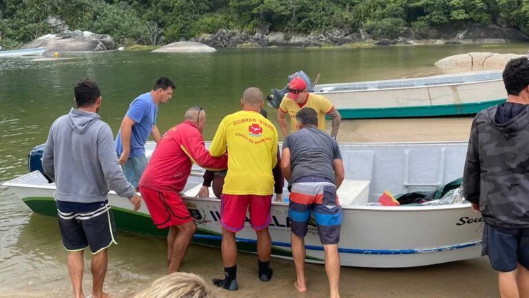 Resgate aéreo e marítimo em Ilhabela após afogamento