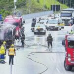 Incêndio destrói micro-ônibus na Serra Nova da Tamoios