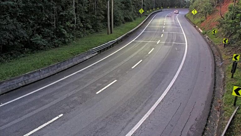 Tráfego flui normalmente na rodovia dos Tamoios