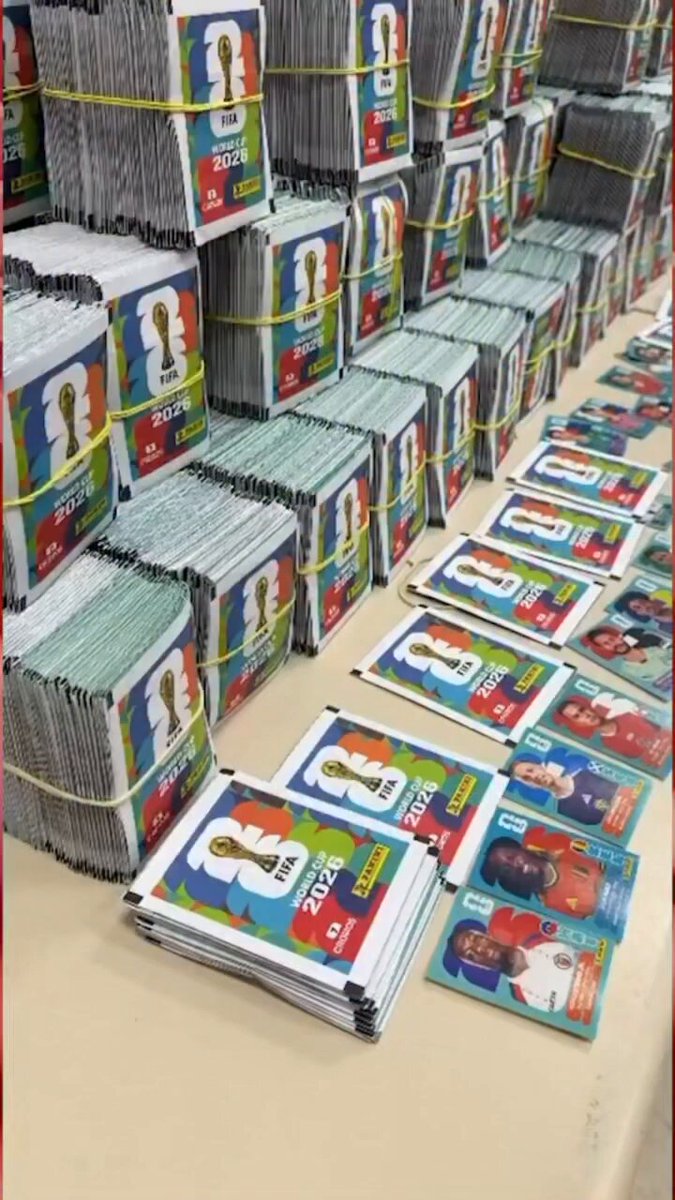 Polícia Civil apreende carga com 200 mil figurinhas piratas