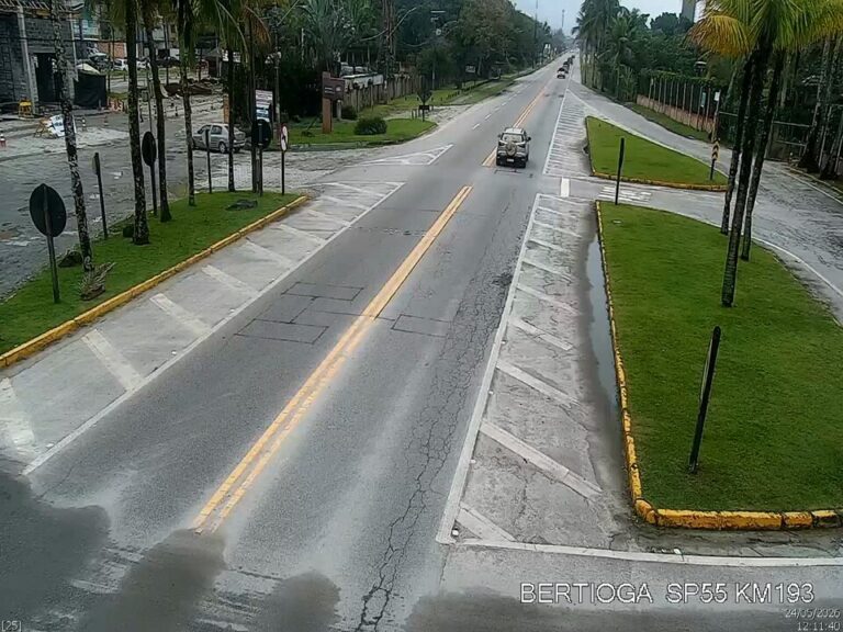 Tráfego normal na SP 055 Rio-Santos