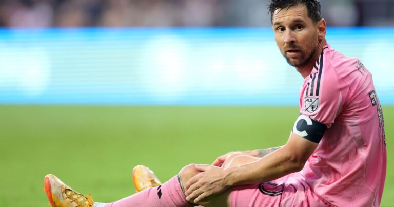 Messi sente lesão na coxa em último jogo antes