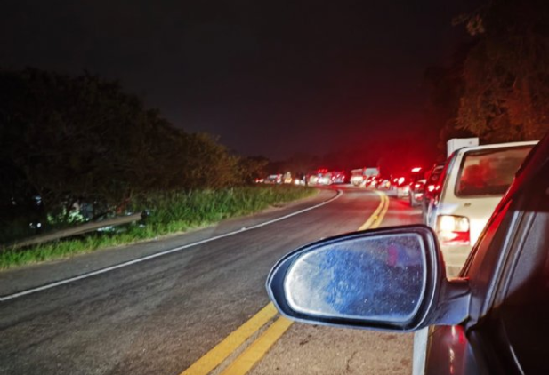 Carro atropela adulto e três crianças na Rio-Santos