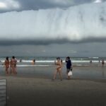Nuvem incomum surpreende frequentadores da Riviera de São Lourenço