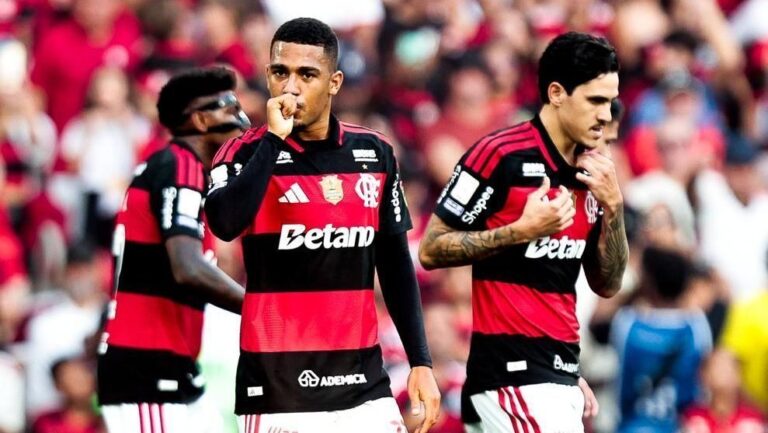 Flamengo vence Coritiba sem convocados e avança