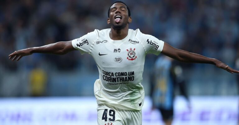 Corinthians vira e vence Grêmio em Porto Alegre