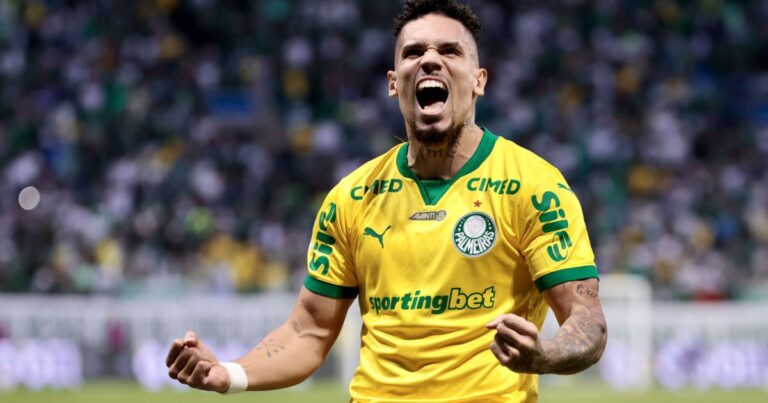 Palmeiras vence Chapecoense com um jogador a menos