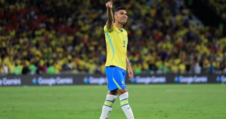 Casemiro marca, VAR confirma Brasil lidera Panamá