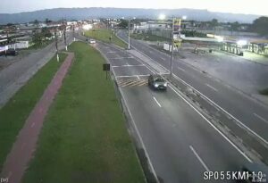 Tráfego normal na SP 055 Rio-Santos