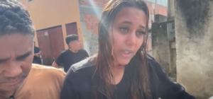 Jovem relata pânico de tubarões durante 42 horas