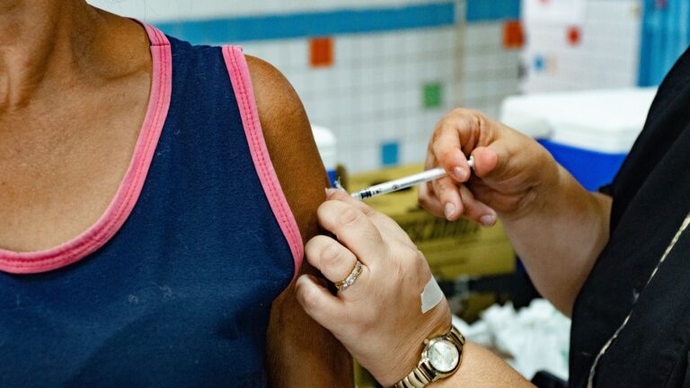 Bertioga abre vacinação contra gripe para público geral