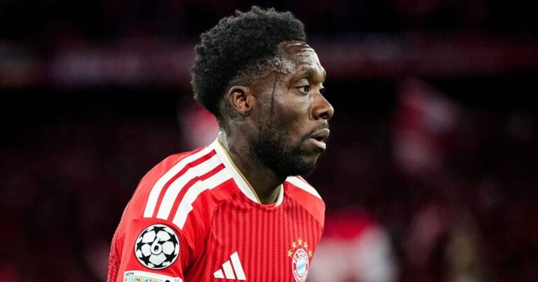 Davies mantém esperança de jogar na estreia