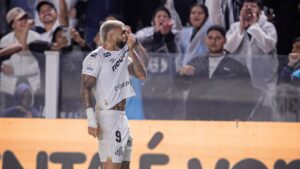Gabigol pune e vira desfalque do Peixe