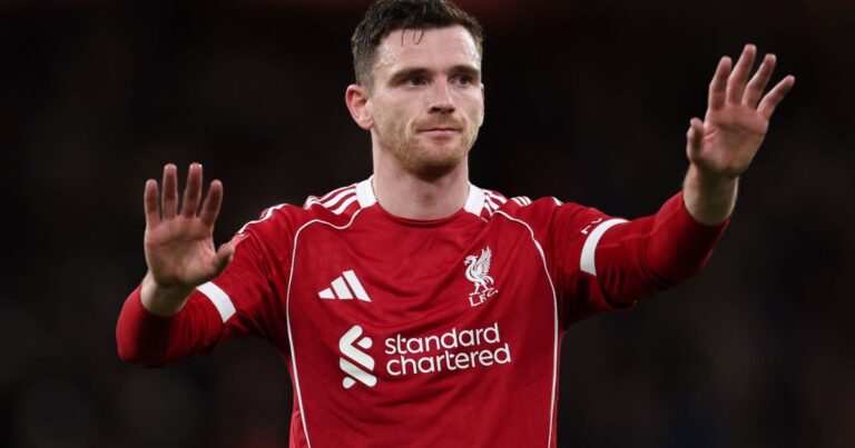 Tottenham anuncia contratação de Robertson