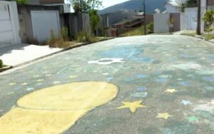 Moradores pintam rua em Poços de Caldas
