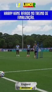 Harry Kane treina finalizações antes da Copa