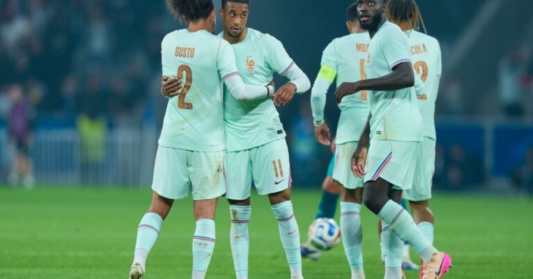 Olise marca hat-trick e França vence