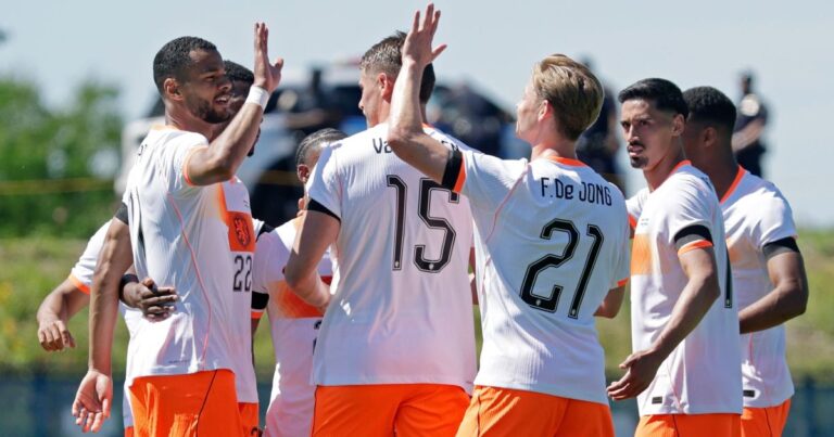 Holanda vence Uzbequistão sem Memphis