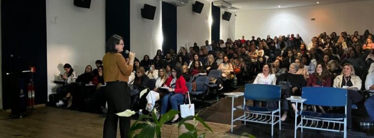 Seminário qualifica 150 servidores do SUAS em Caraguatatuba
