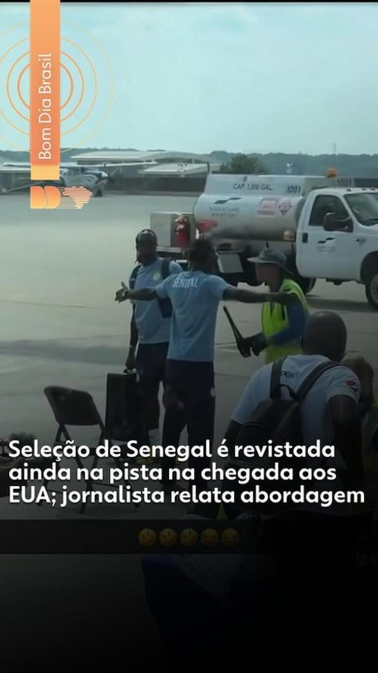 Senegal é revistado na pista do aeroporto nos EUA