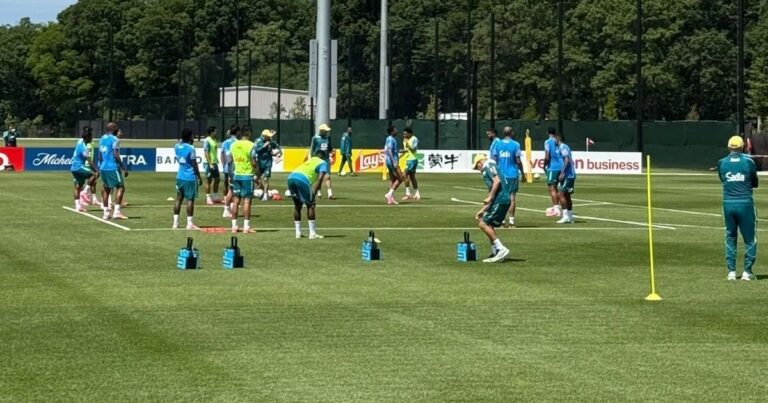 Seleção Brasileira treina para estreia na Copa do Mundo