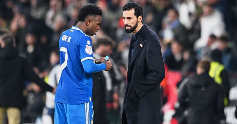 Real Madrid encerra contrato com Arbeloa