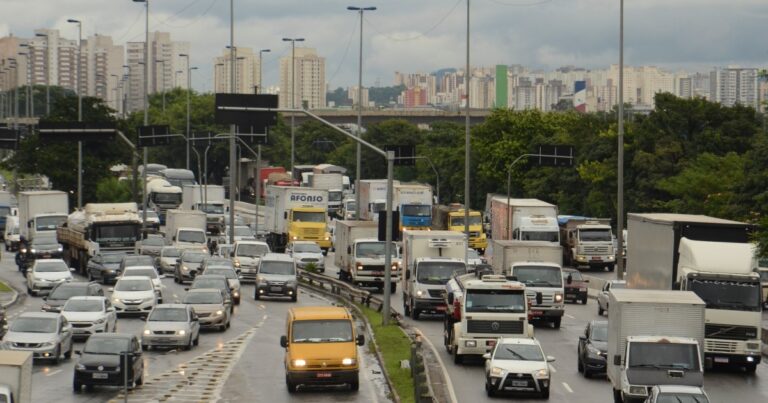 São Paulo suspende rodízio na tarde de quarta